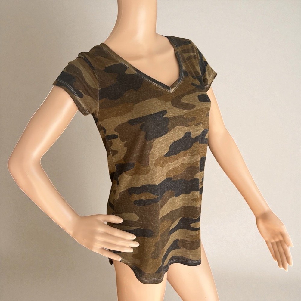 Lucky Brand Camo V-Neck Tee Shirt Women’s Small Short Sleeve Soft Lightweight